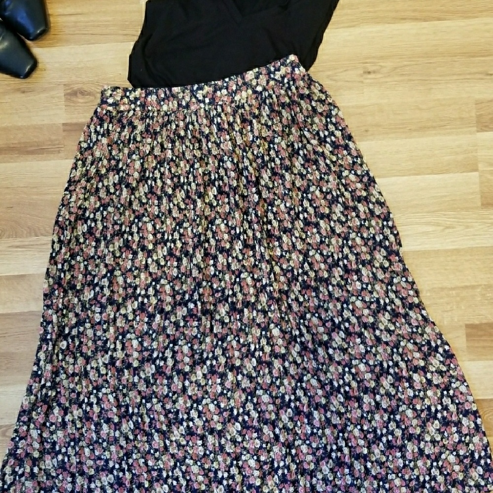 Sag Harbor long floral skirt!